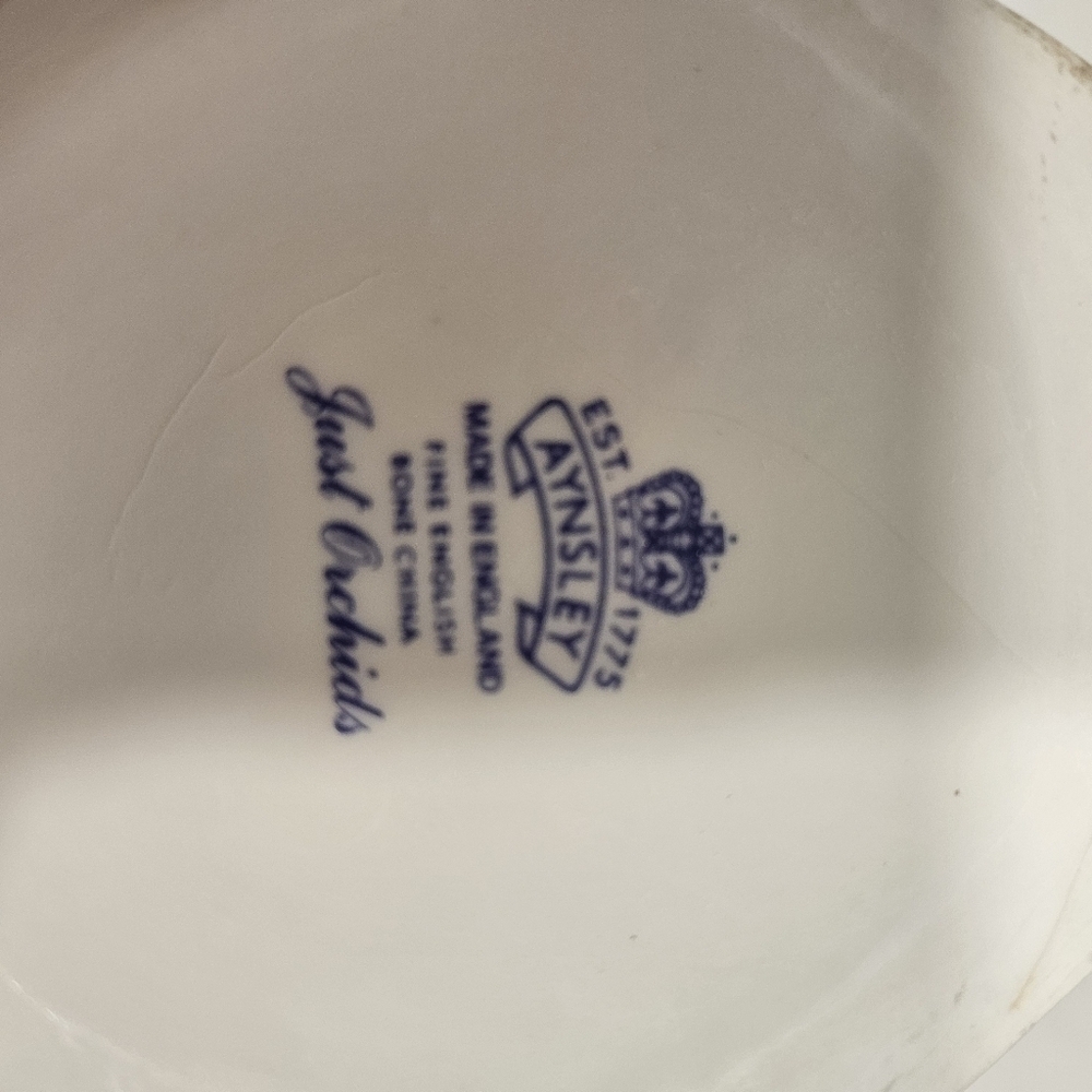 Bone China Vase - Picture 5 of 7